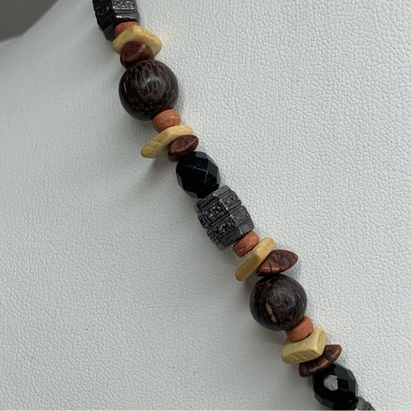 Chicos 12” Dual Round Shell with String of Chip Shell Genuine Chocker Necklace - Picture 5 of 10